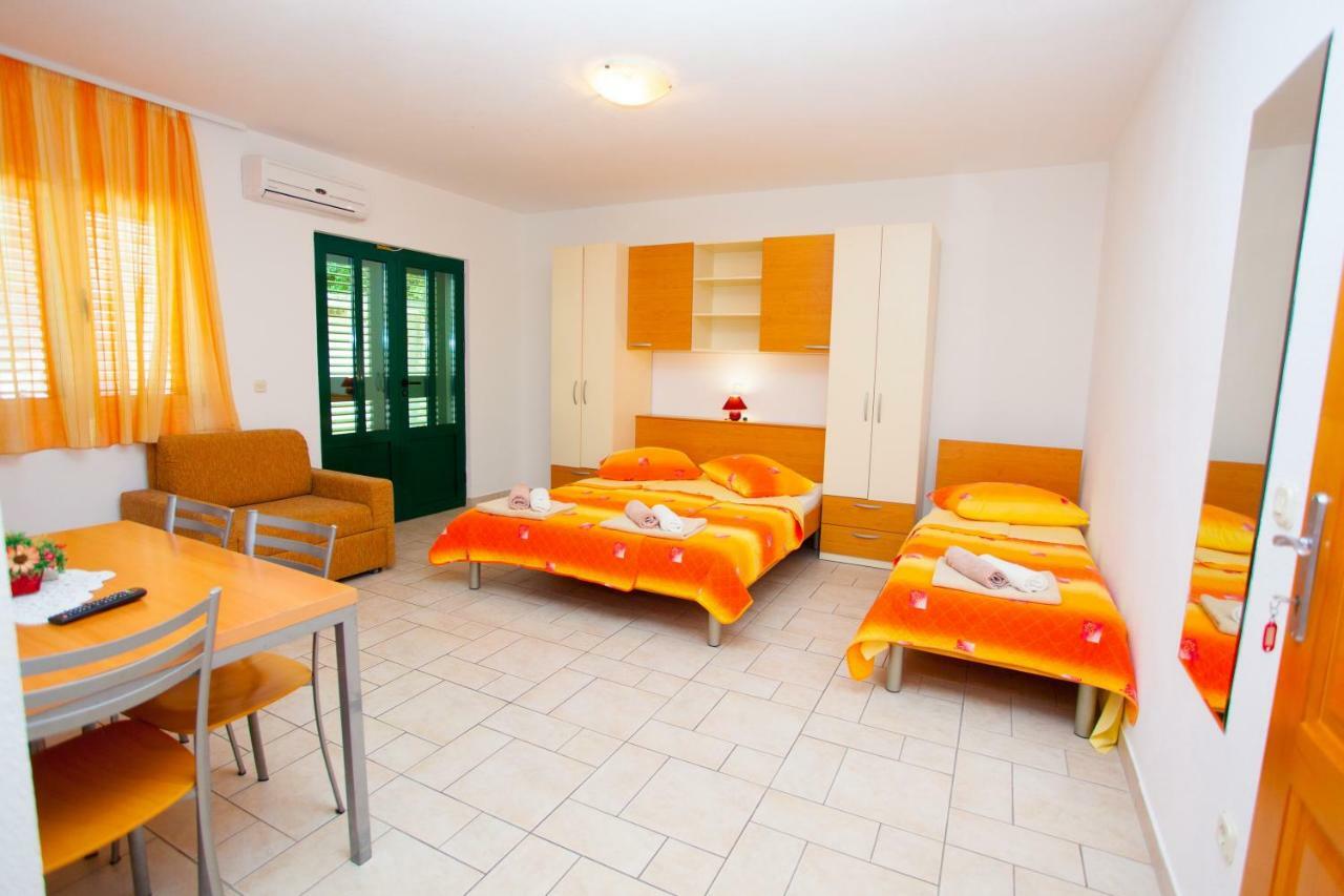 Apartments Jadranko Brela Exterior foto